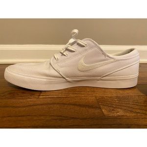 Nike Men’s shoe size 12